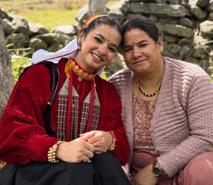 Tanu Rawat with her mom