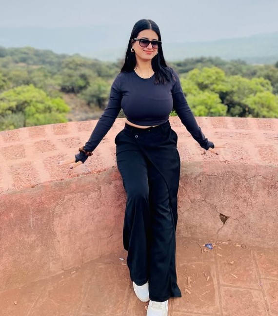 Tushikha Goswami height