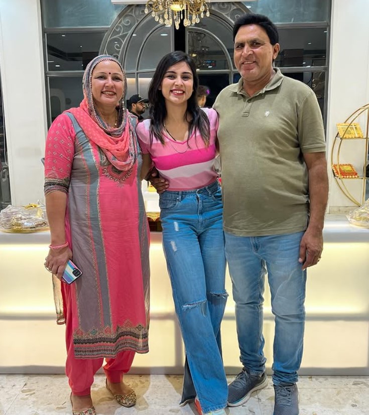 Anushka Chaudhary with her parents