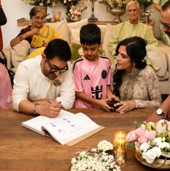 Gauri Spratt and Aamir Khan during their wedding
