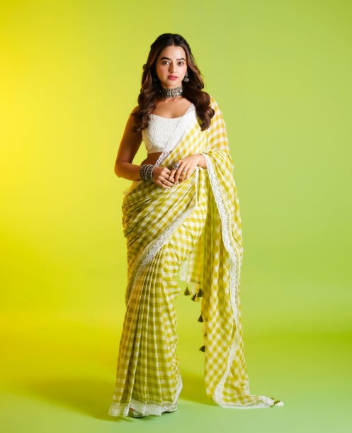 Helly Shah height