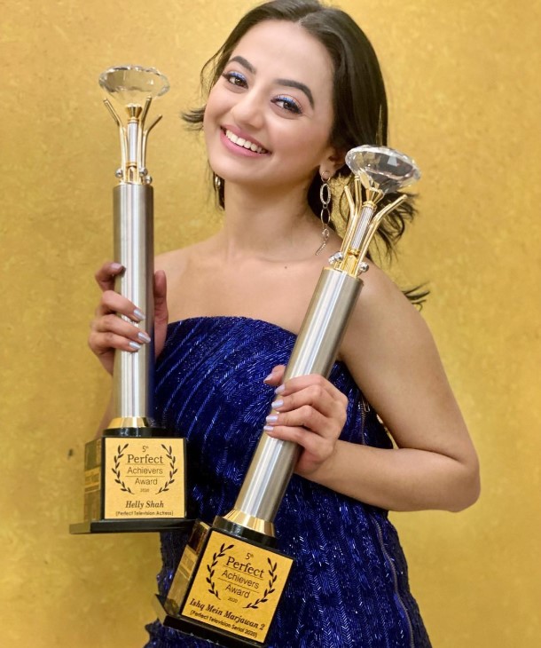 Helly Shah won the Best Actress Award 2020 for IMM at the Perfect Achievers Awards