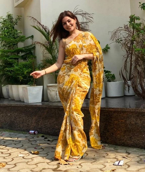 Himani Thapliyal height
