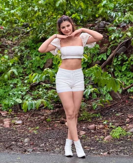 Khushi Baliyan height