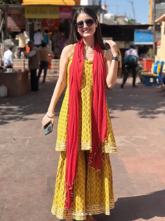 Krati Saini height