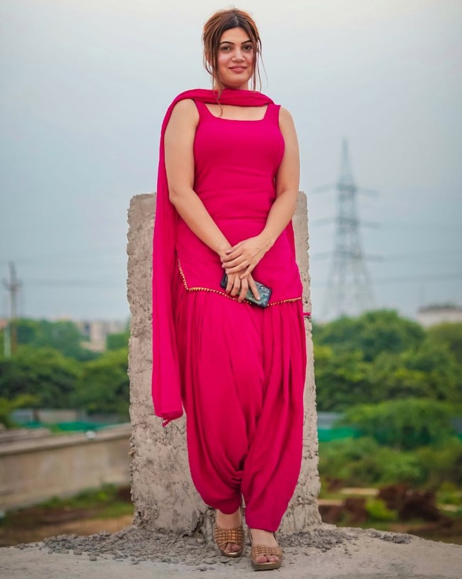 Mahi Lakra height