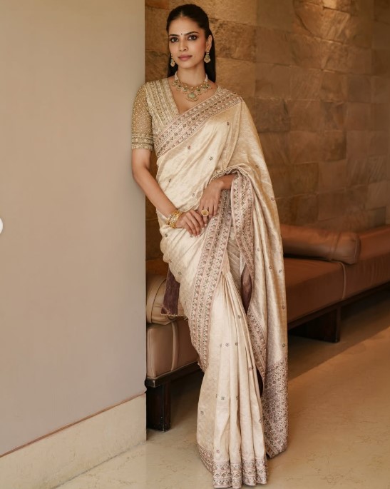 Malavika Mohanan height