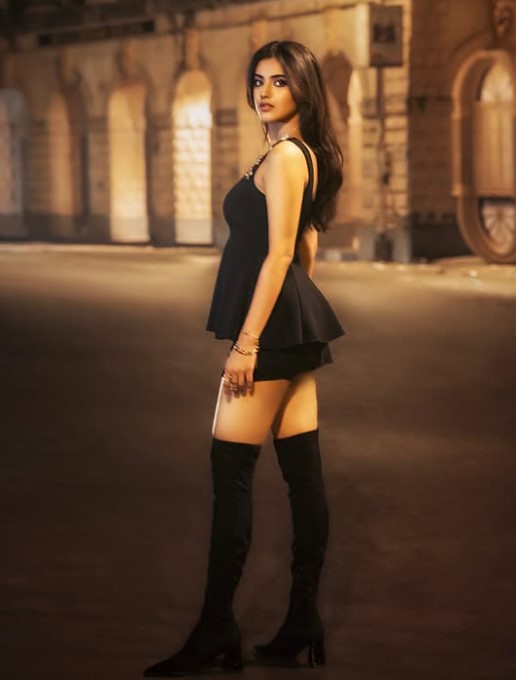 Malvika Sharma height