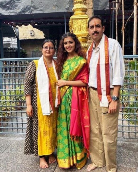 Malvika Sharma with her parents