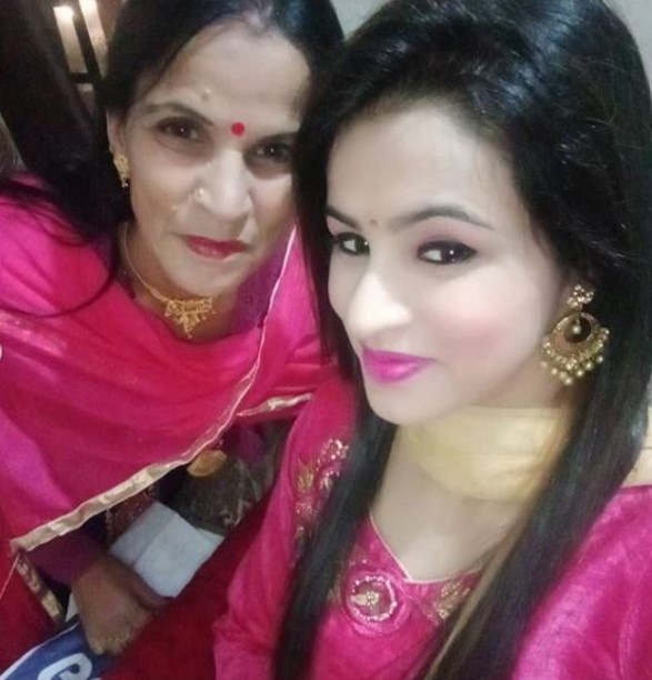 Nisha Yogini with her mom