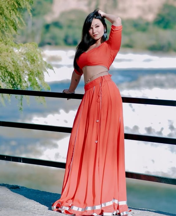 Nishi Tanwar height