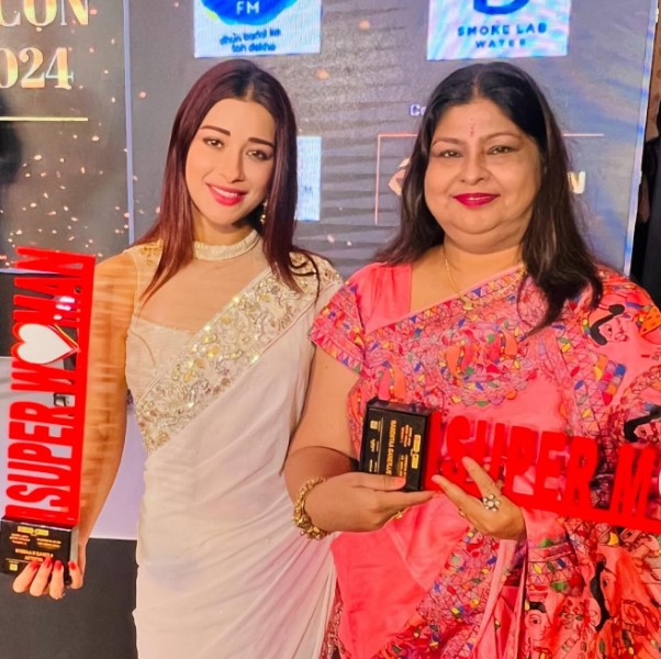 Nyra Banerjee with her mom