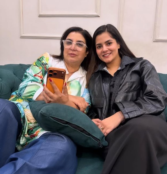Pragati Tiwari with Farah Khan