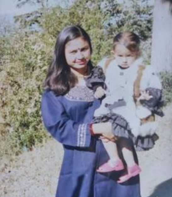 Prasanna Bisht's childhood image with her mom