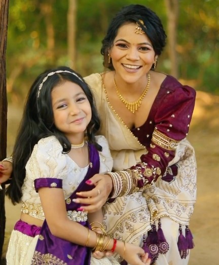 Princy Prajapati with her mother