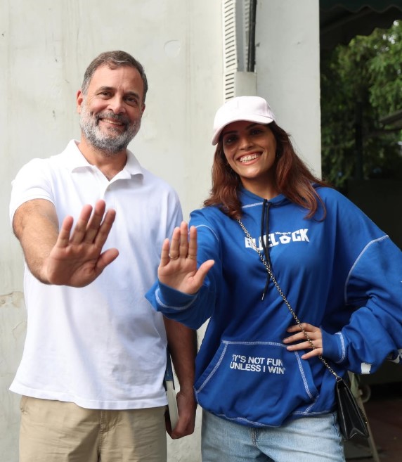Riya Ahir with Rahul Gandhi