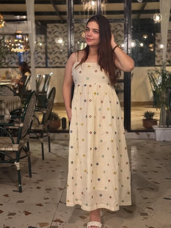 Saloni Khanna height