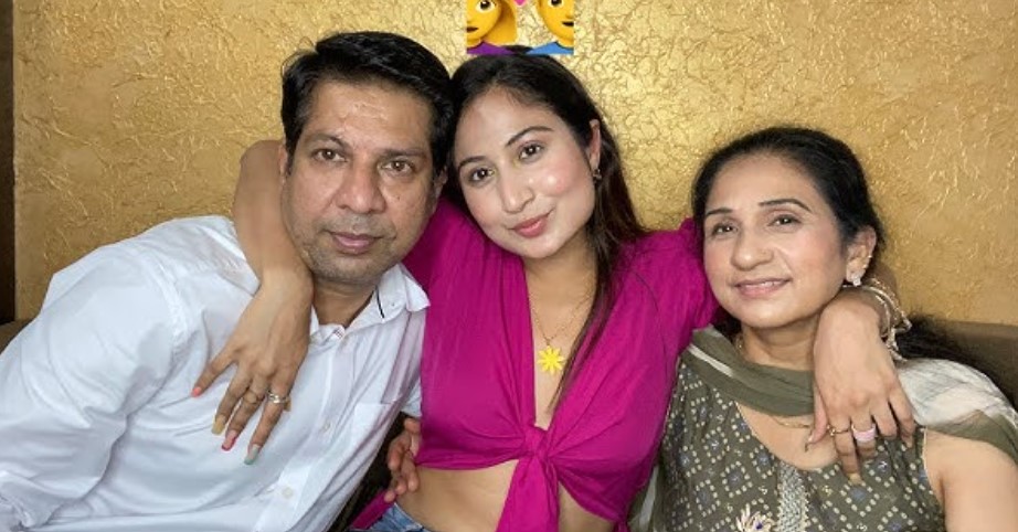 Shreya Kalra with her parents