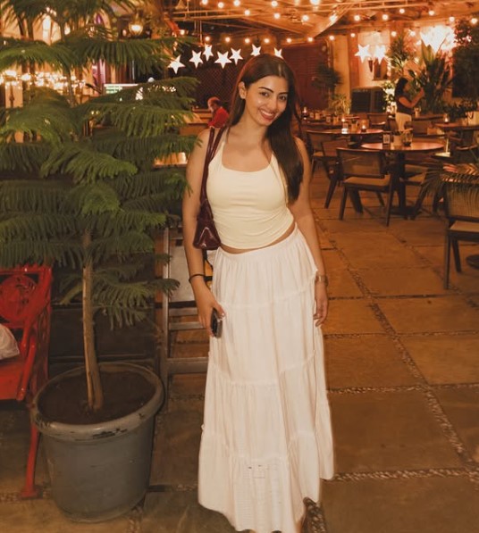 Simran Behl height