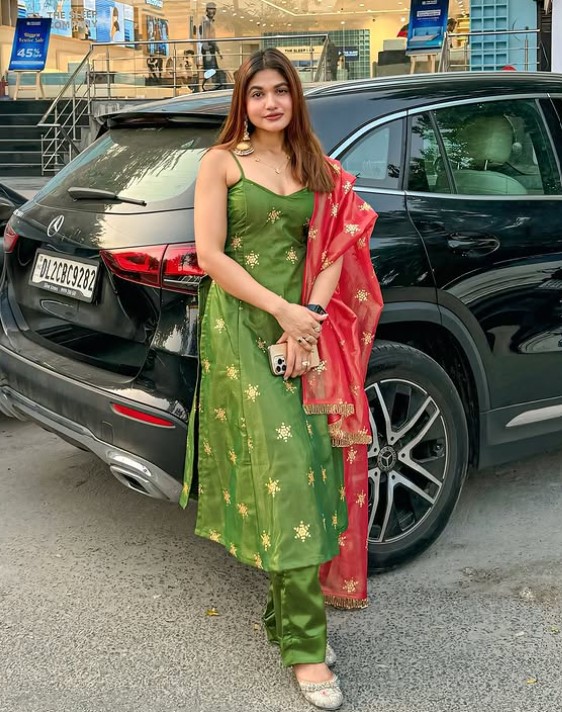Soniya Singh Khatri height