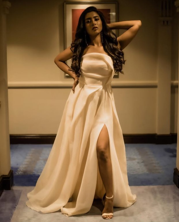 Thea Dsouza height