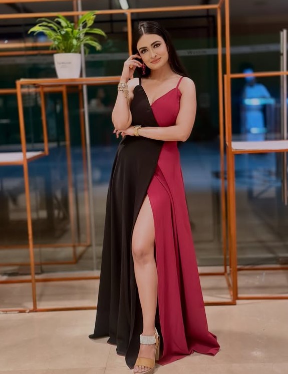 Urvashi Apsara height