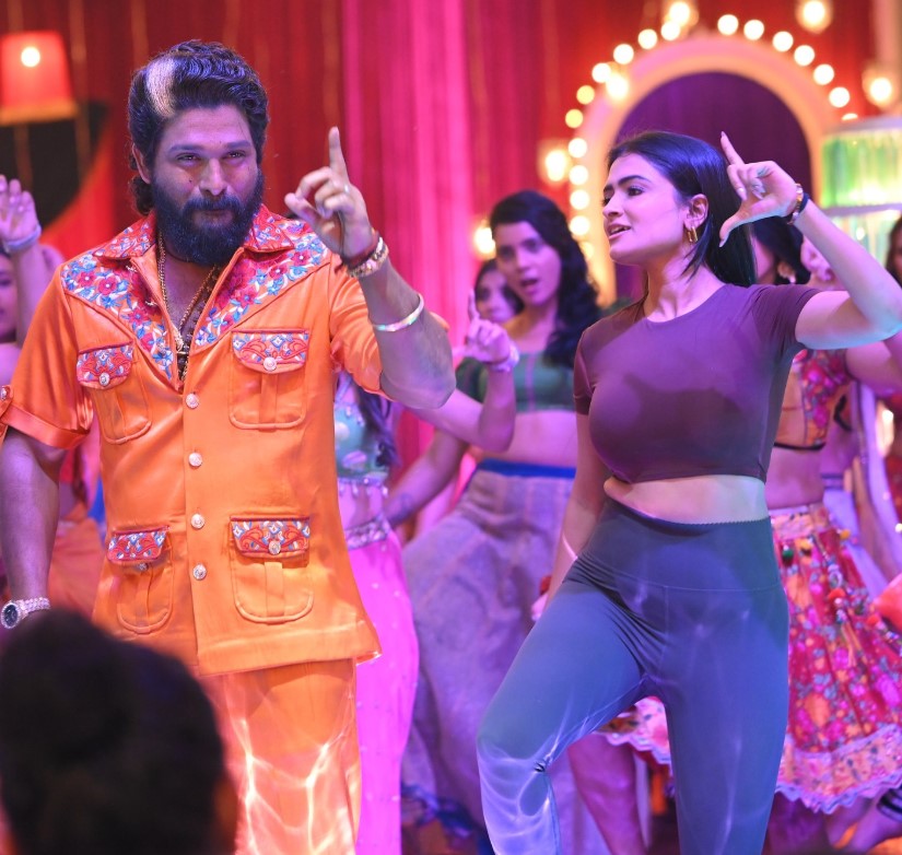 Urvashi Apsara with Allu Arjun choreographing ‘Kissik’ song