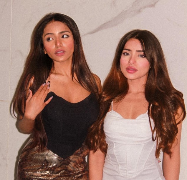 Vriddhi Patwa with her sister