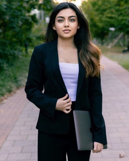 Zara Dar education