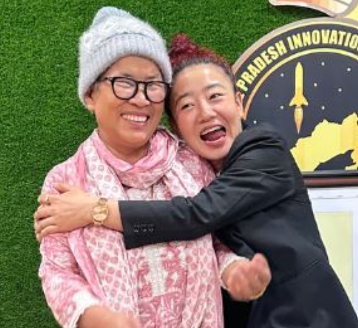 Chello Meme with her mother